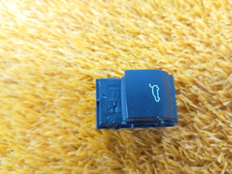 Кнопка багажника