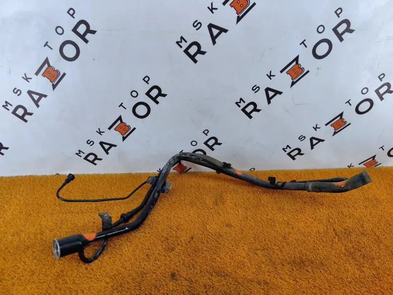 Горловина топливного бака