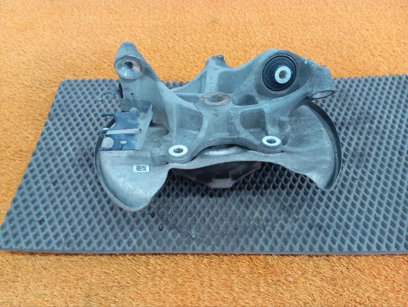 Кулак поворотный