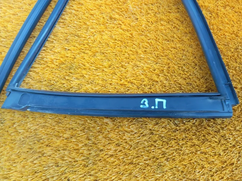 Уплотнитель стекла двери