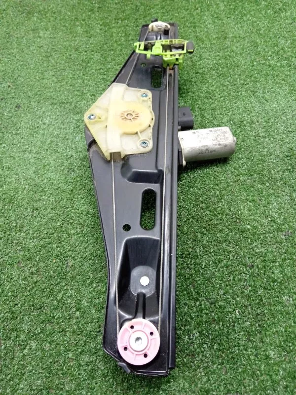 Стеклоподъемник BMW X1 2010 51352990388 E84, задний правый