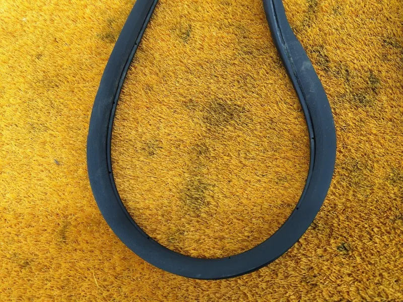 Уплотнитель проема двери