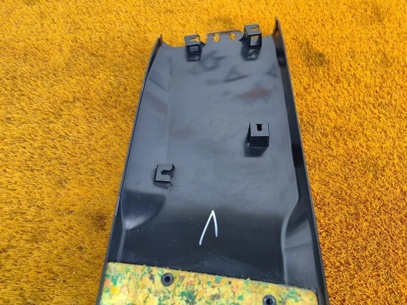 Накладка на стойку кузова