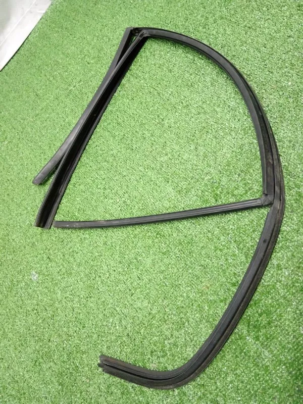 Уплотнитель стекла двери