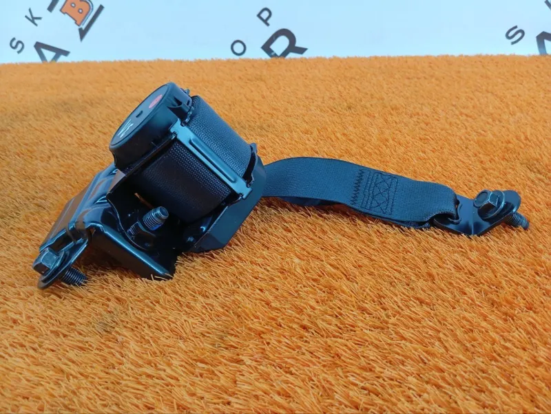 Ремень безопасности