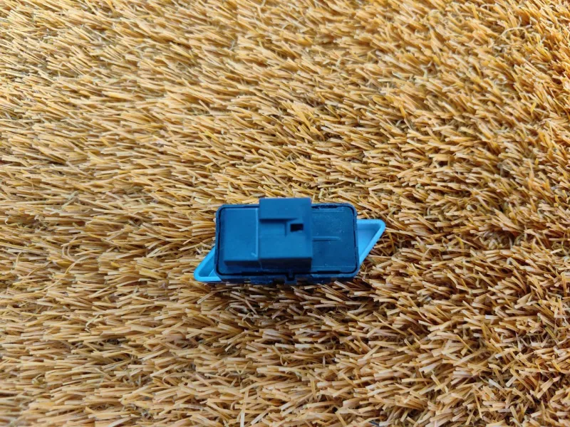 Кнопка центрального замка