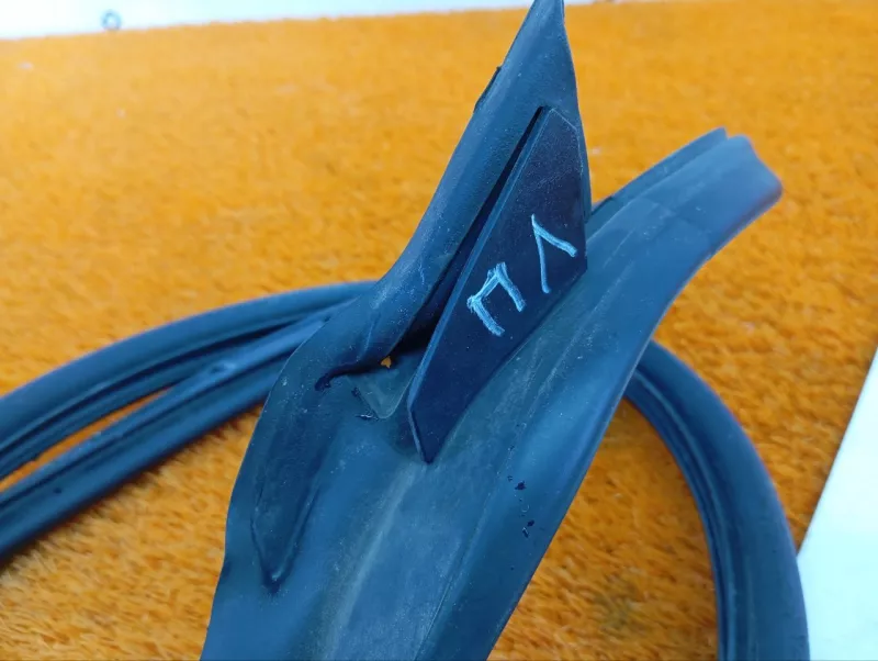 Уплотнитель двери