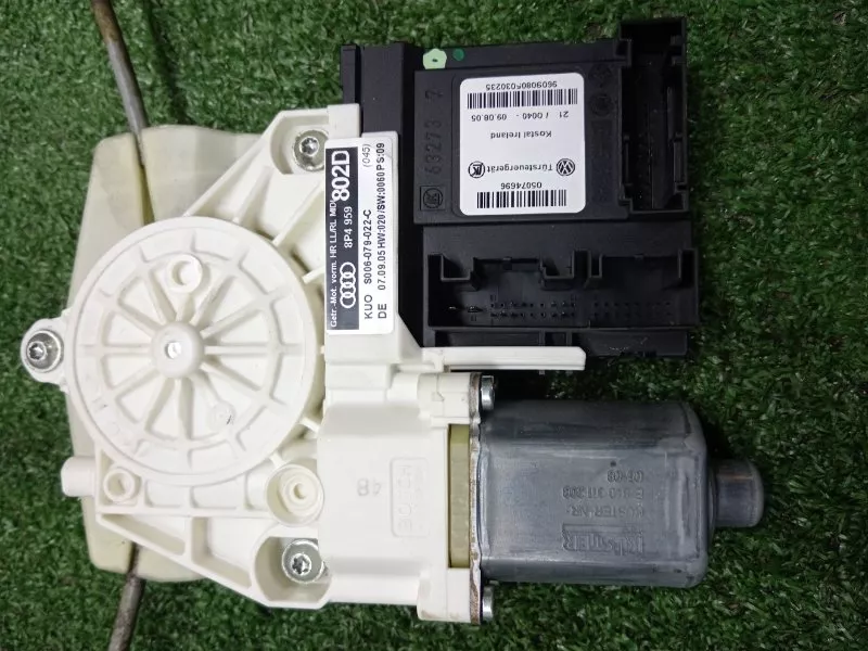 Стеклоподъемник Audi A3 2005 8P4839462B 8P, задний правый