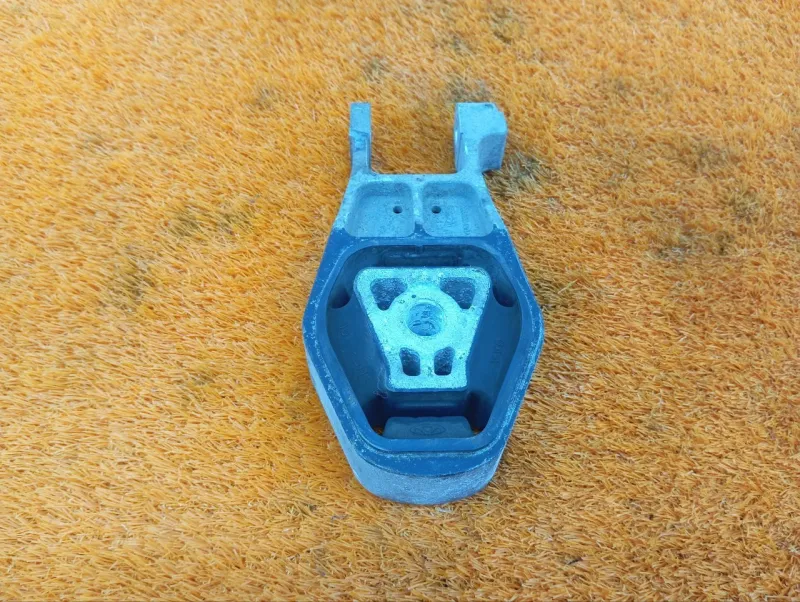 Подушка двигателя