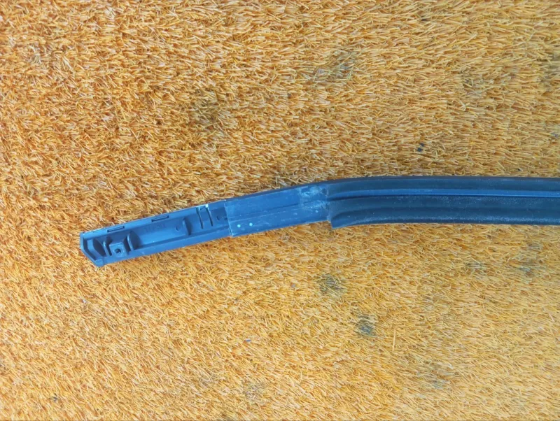 Молдинг стекла