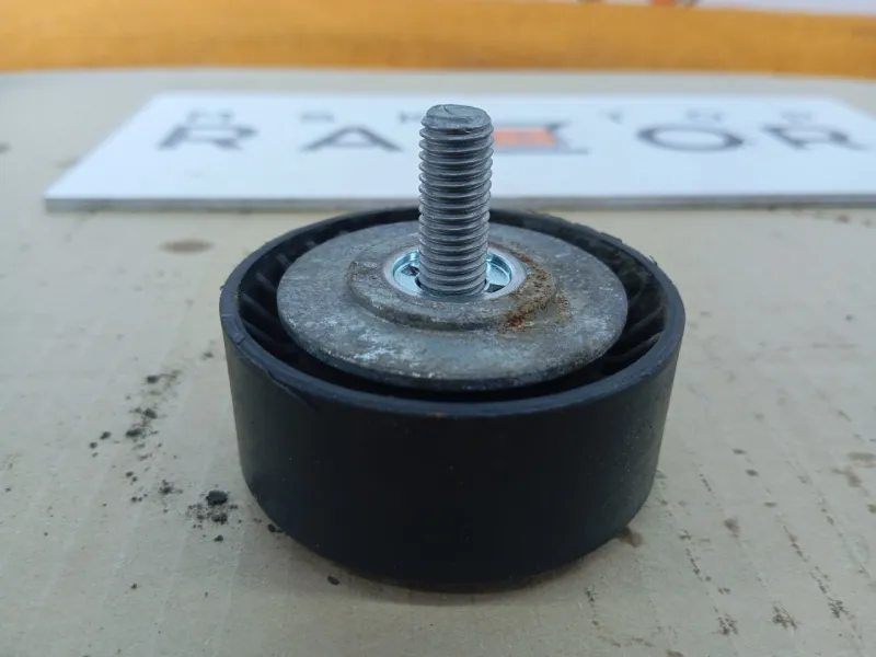 Ролик обводной навесного оборудования