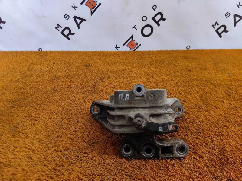 Подушка двигателя