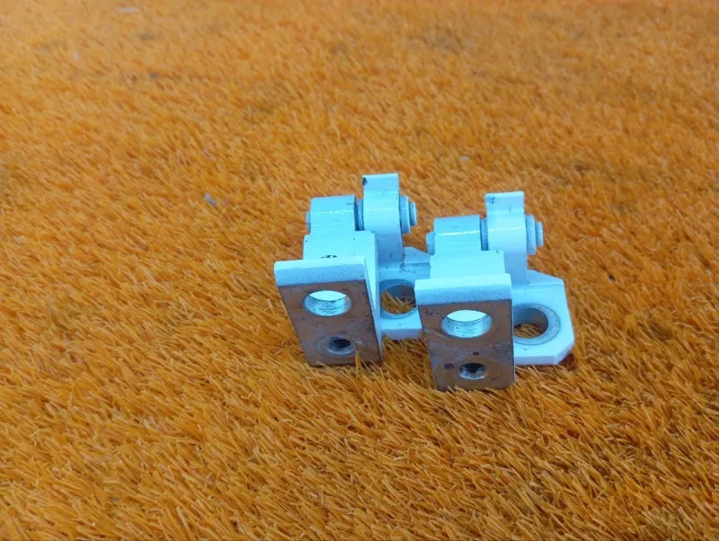 Петля двери