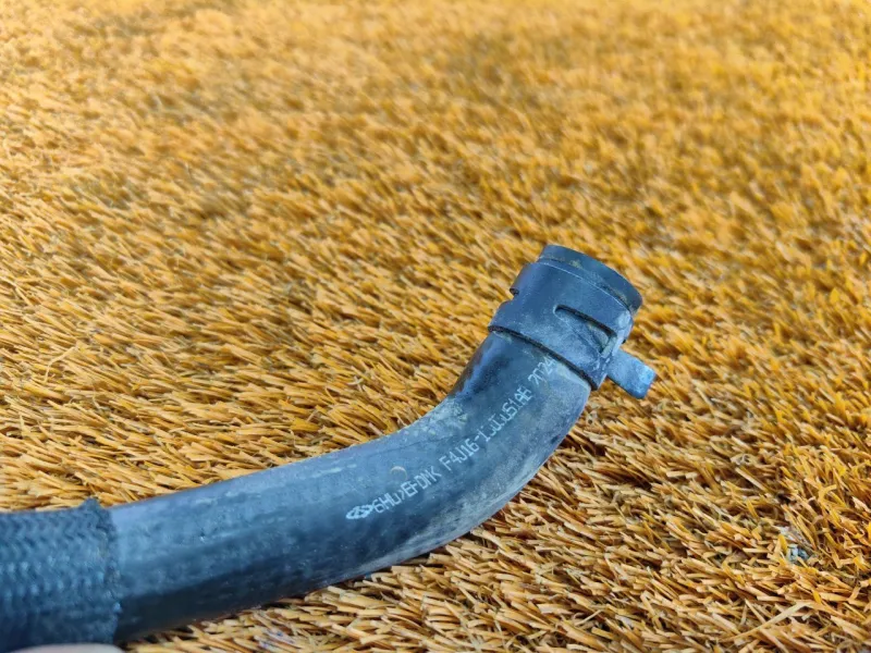 Патрубок радиатора