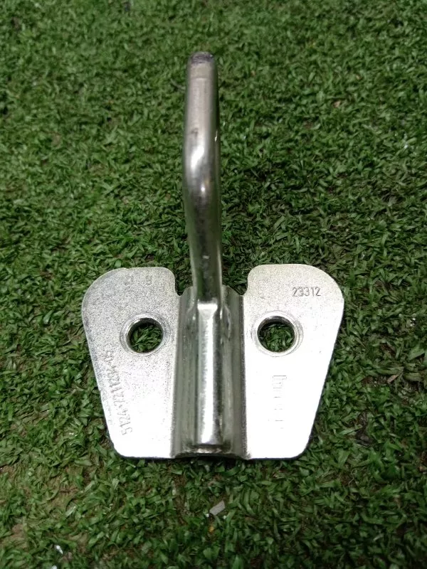 Ответная часть замка багажника