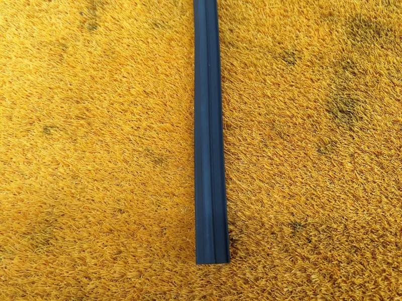 Уплотнитель стекла двери