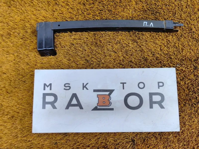 Направляющая стекла двери