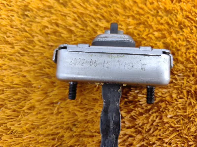 Ограничитель двери