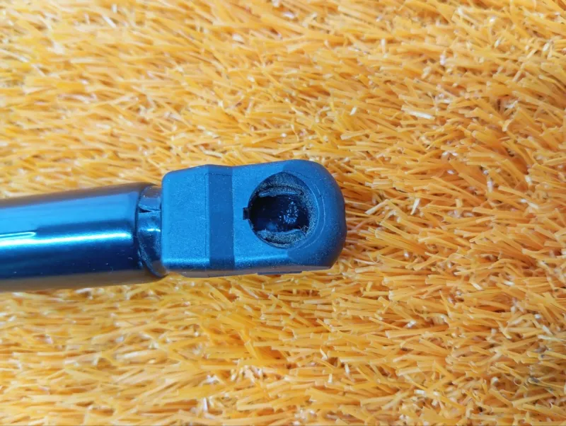 Амортизатор крышки багажника