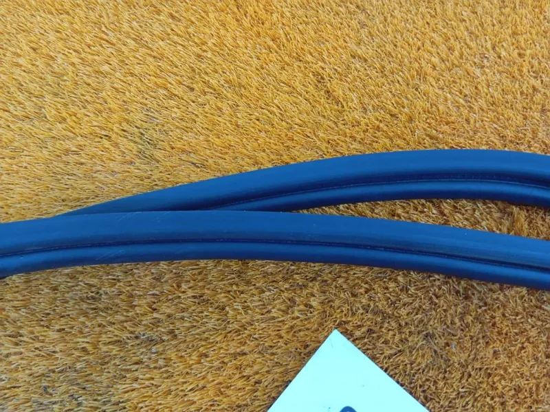 Уплотнитель багажника