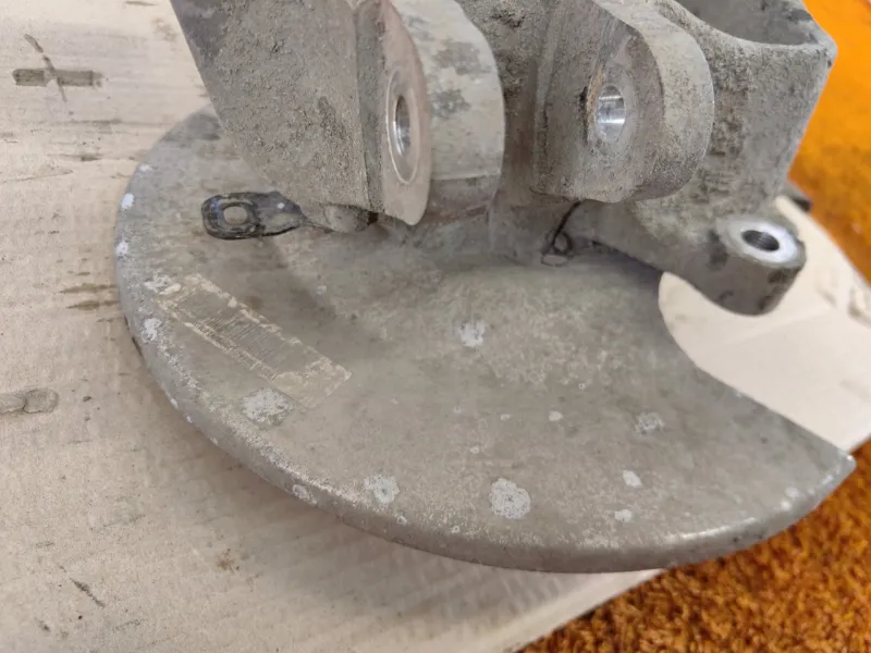 Кулак поворотный