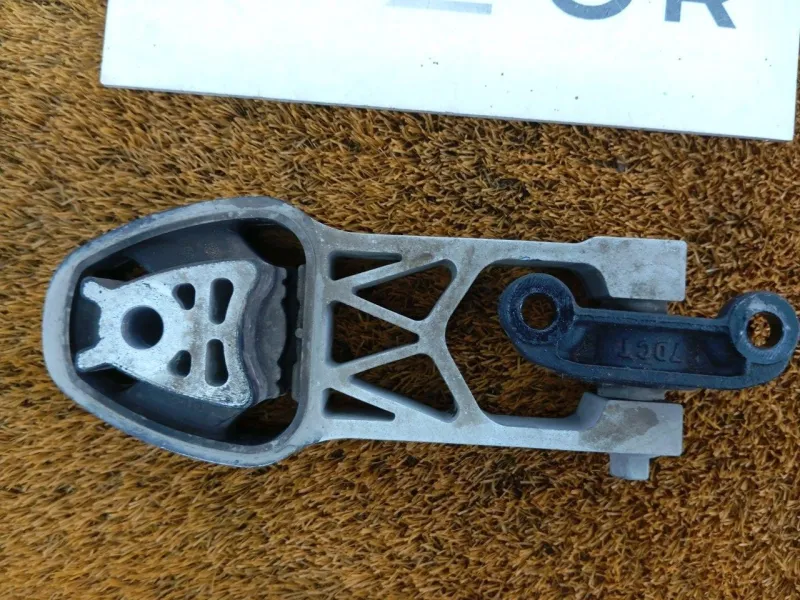 Подушка двигателя