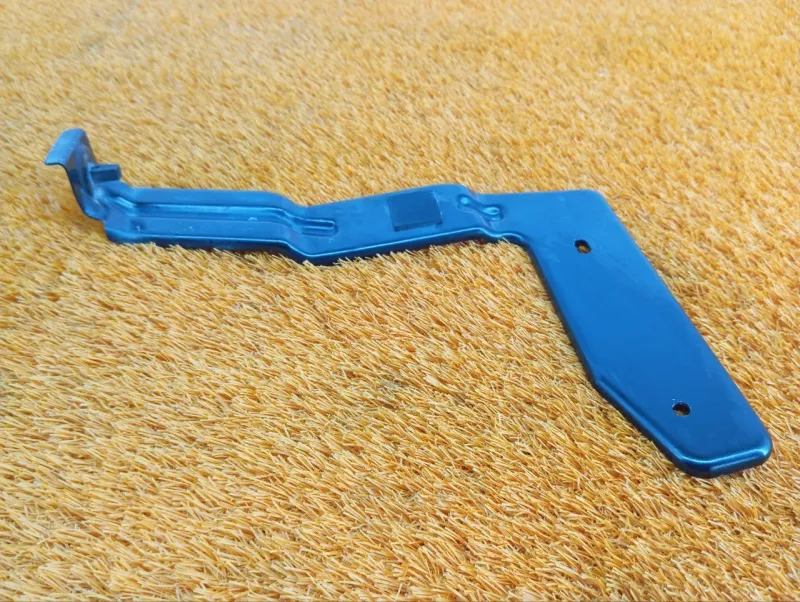 Кронштейн заднего бампера