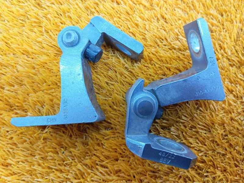 Петля двери