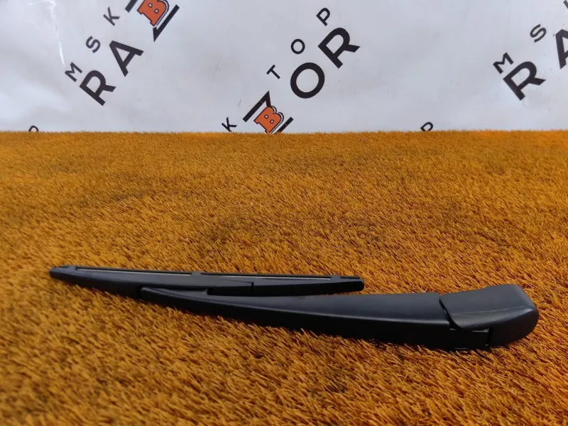 Поводок стеклоочистителя багажника