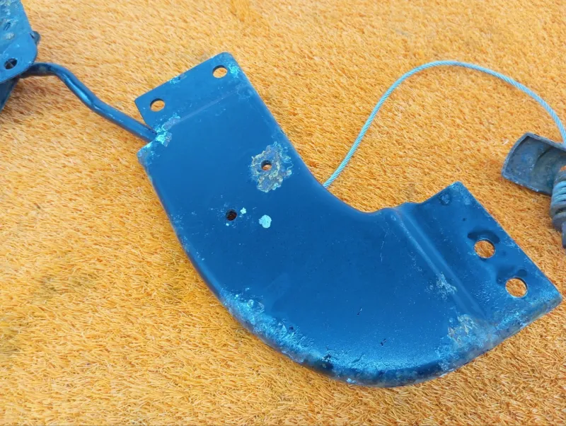 Крепление запасного колеса