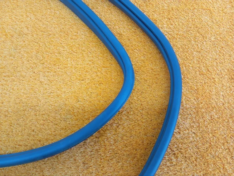 Уплотнитель проема двери