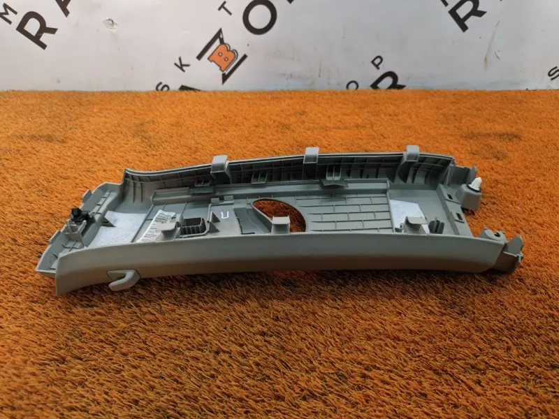 Обшивка центральной стойки