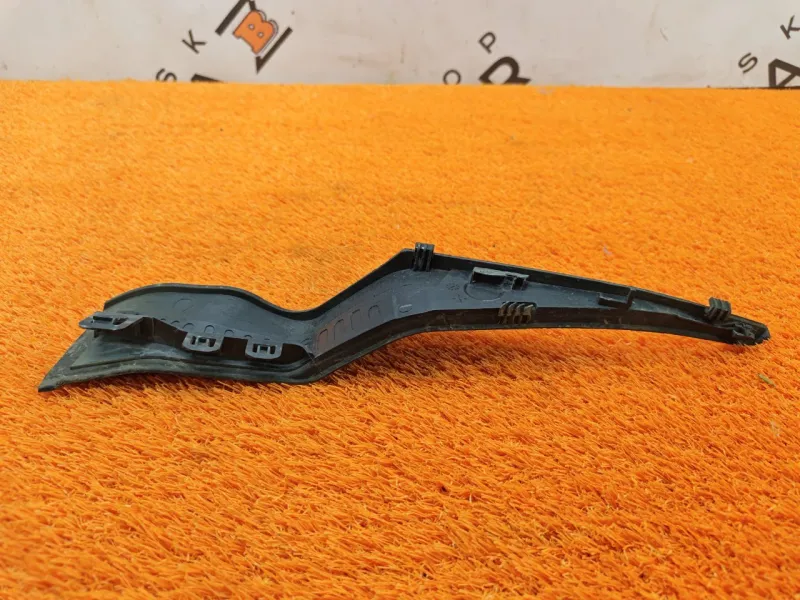 Накладка петли капота