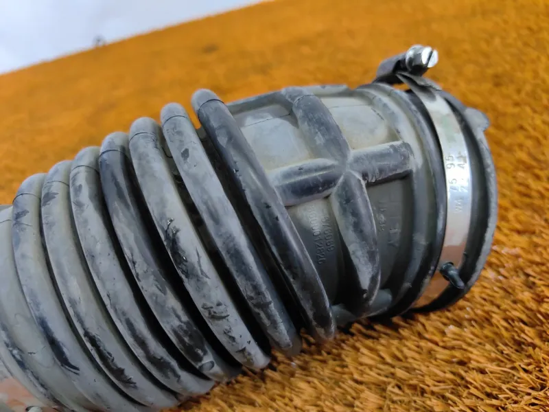 Патрубок воздушного фильтра