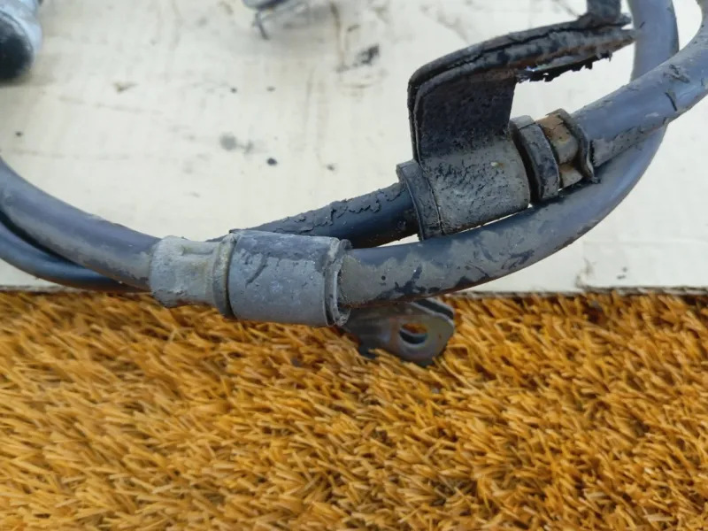 Трос стояночного тормоза