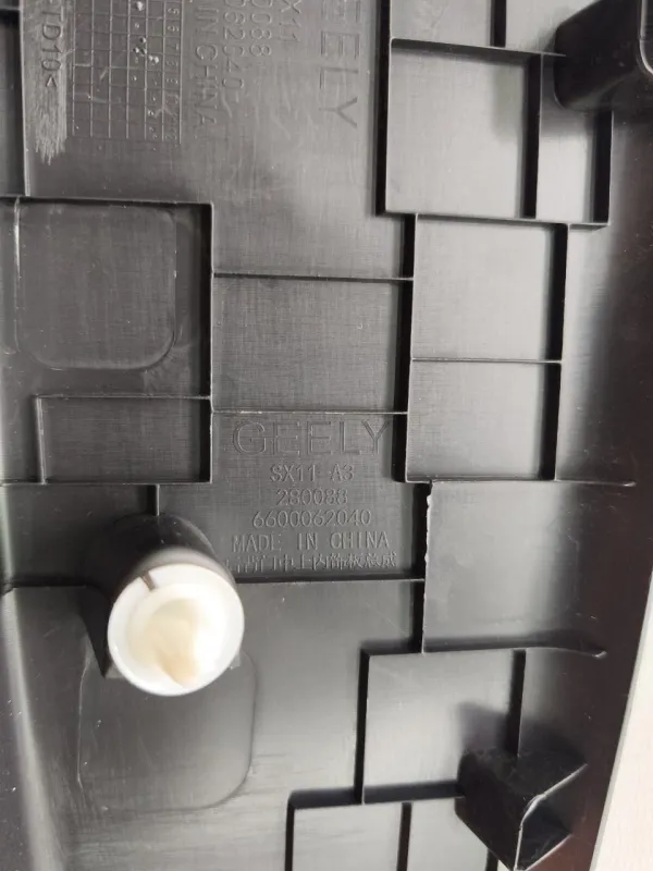 Накладка крышки багажника