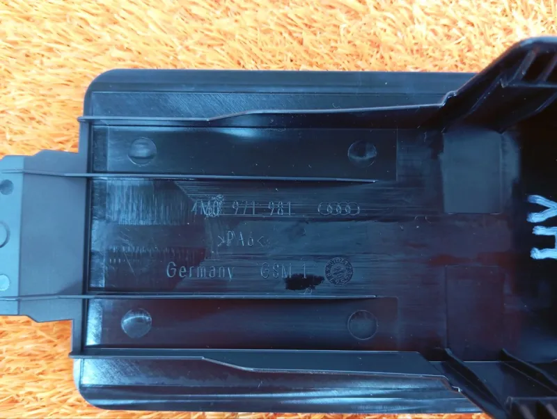 Крышка блока предохранителей