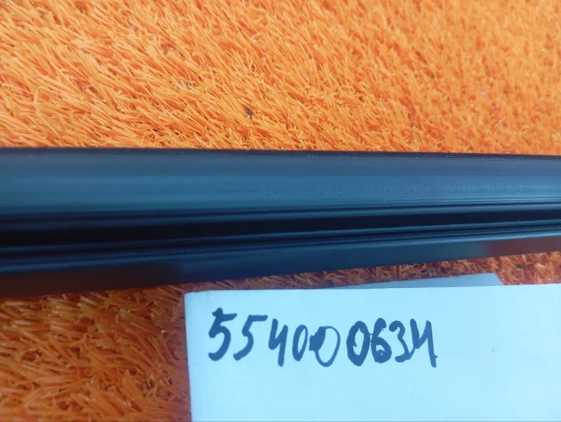 Уплотнитель стекла двери