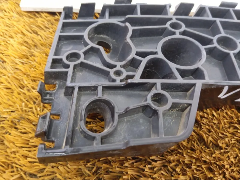 Крепление бампера