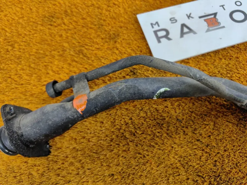 Горловина топливного бака