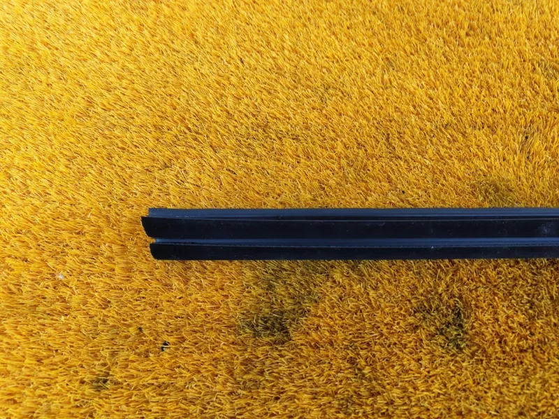 Уплотнитель стекла двери