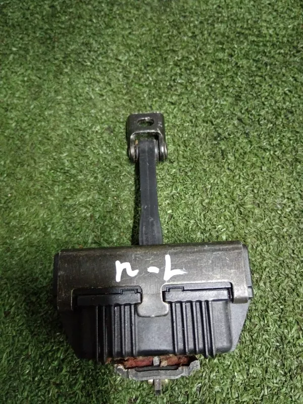 Ограничитель двери