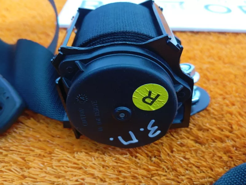 Ремень безопасности