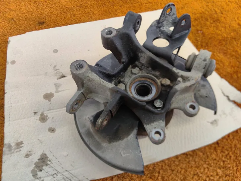 Кулак поворотный