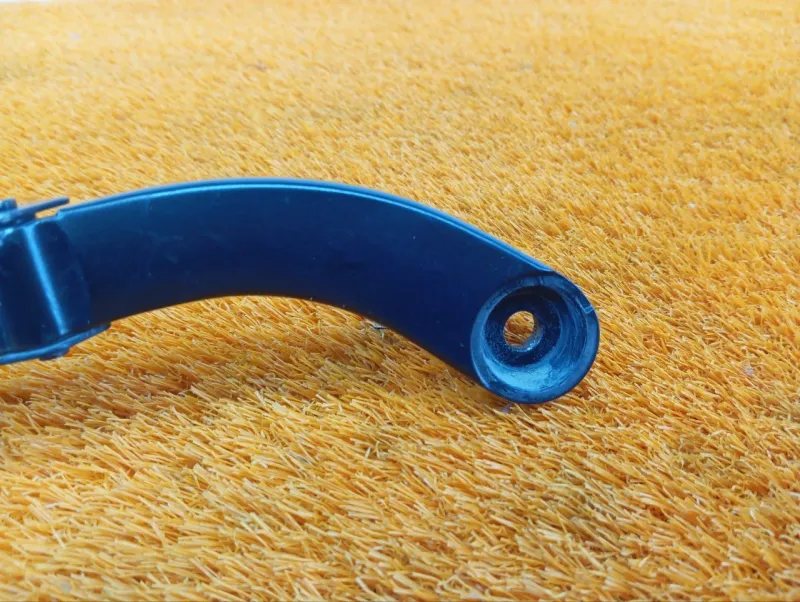 Поводок стеклоочистителя лобового стекла