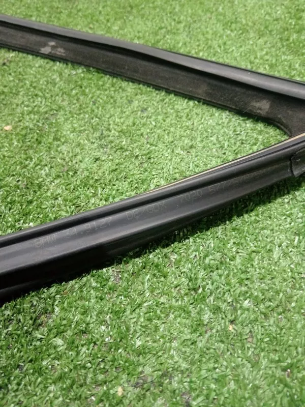 Уплотнитель стекла двери