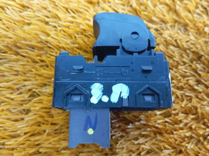 Кнопка стеклоподъемника