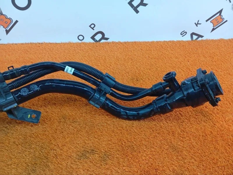 Горловина топливного бака