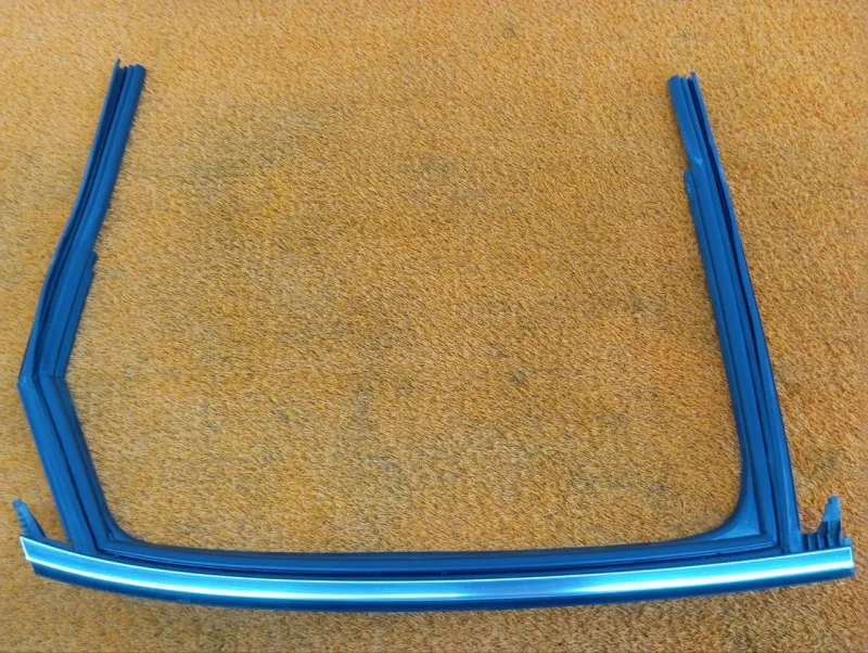 Уплотнитель стекла двери