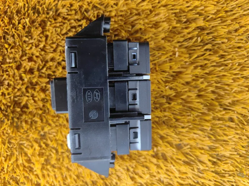 Блок кнопок обогрева руля и сидений